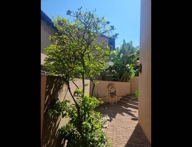 3 BEDROOM TOWNHOUSE FOR SALE IN SUNNYROCK